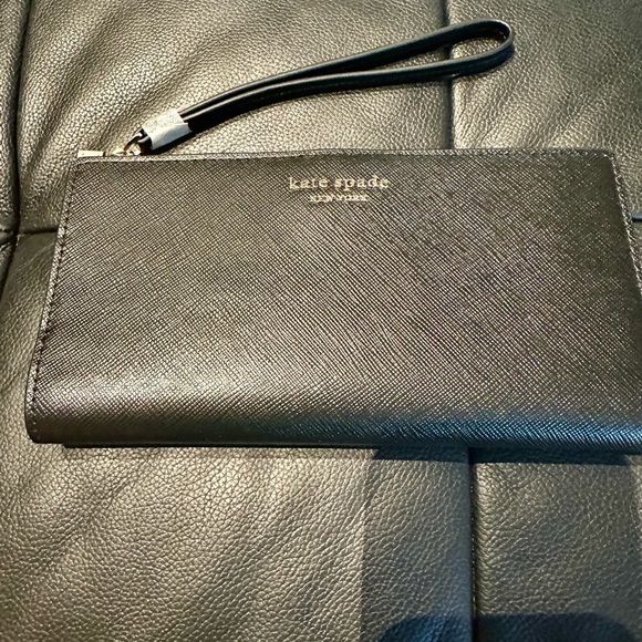 Kate Spade Black Spencer Saffiano leather Women's Wristlet Wallet - Picture 2 of 6